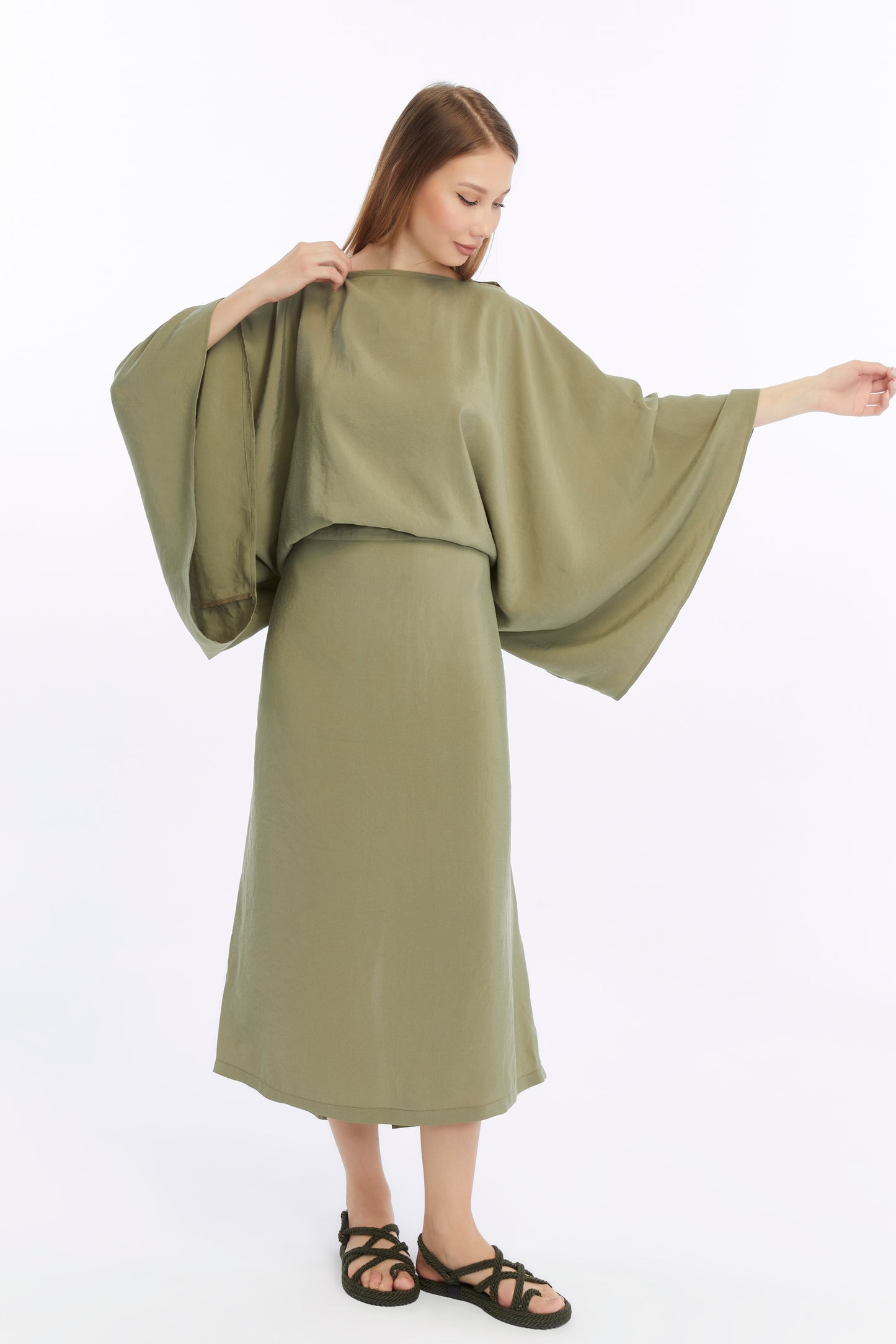 Kadın Haki Yeşili Renkli Beli Bağlamalı Salaş Kimono Elbise